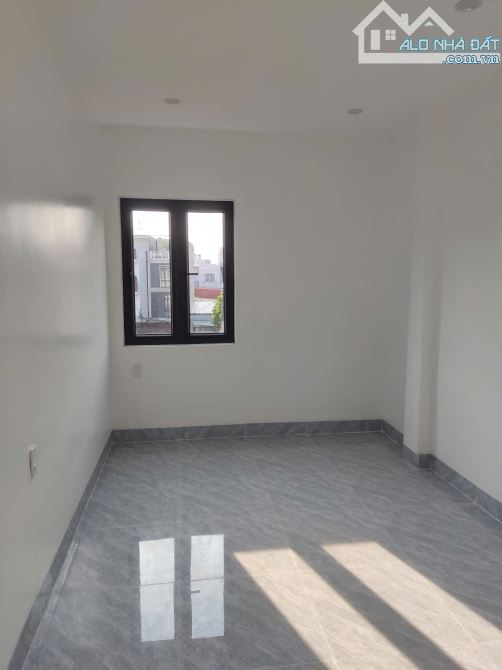 Bán nhà 3 tầng xây mới độc lập ngõ 440 chợ Hàng