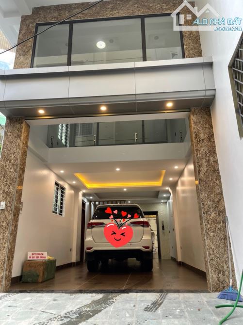 Bán nhà phân lô VỈA HÈ Ô TÔ TRÁNH tại SÀI ĐỒNG - 40m 6tầng MT 4m - giá  rẻ