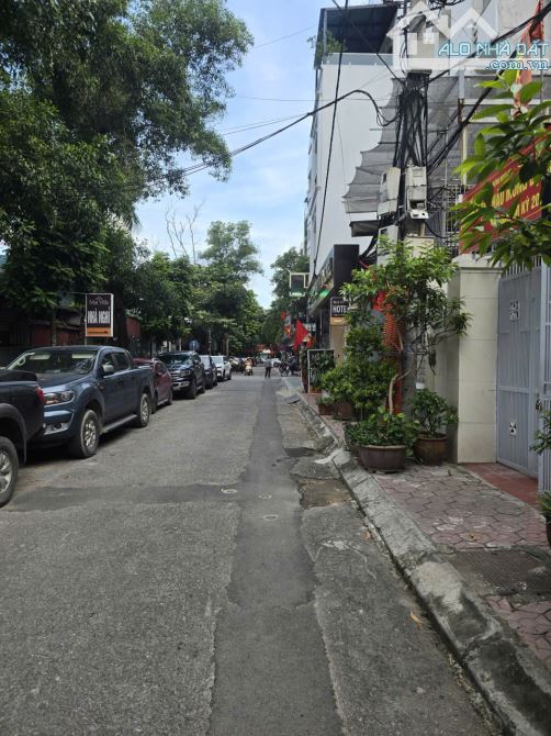 Cần cho thuê nhà Hoàng Quốc Việt, Cầu Giấy, ô tô, Kinh doanh, ở tốt.