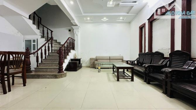 Bán nhà chợ Hàng mới ngõ nông sân cổng riêng xây độc lập