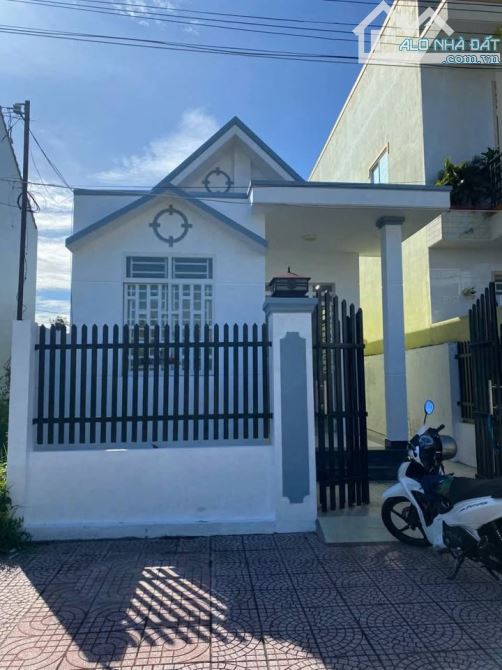 Cần bán gấp căn nhà ở Đ. Số 28 , Tân Thông Hội 97m2 - Sổ hồng riêng  - giá 835tr