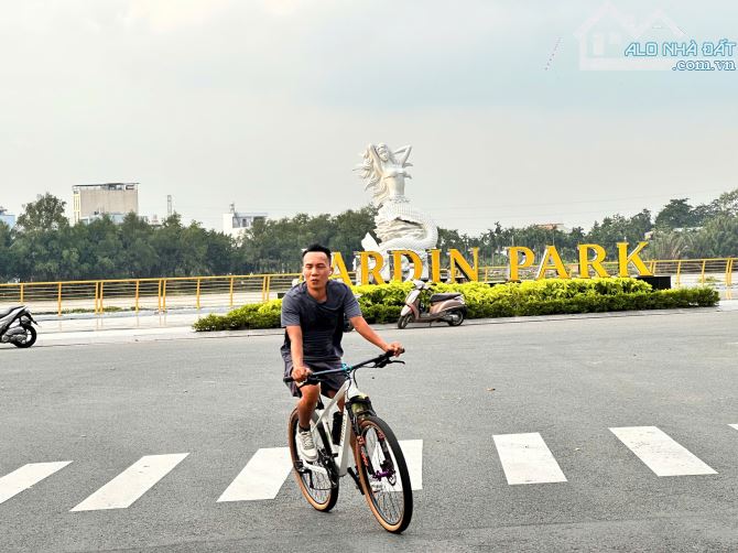 150 TỶ- BÁN SIÊU BIỆT THỰ ĐƠN LẬP ,351m2- view sông sài gòn, KDC vạn phúc ,tp.thủ đức,
