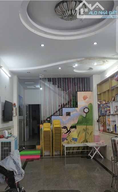 Bán nhanh nhà 4 tầng, MT đường Ỷ Lan, trung tâm Quy Nhơn