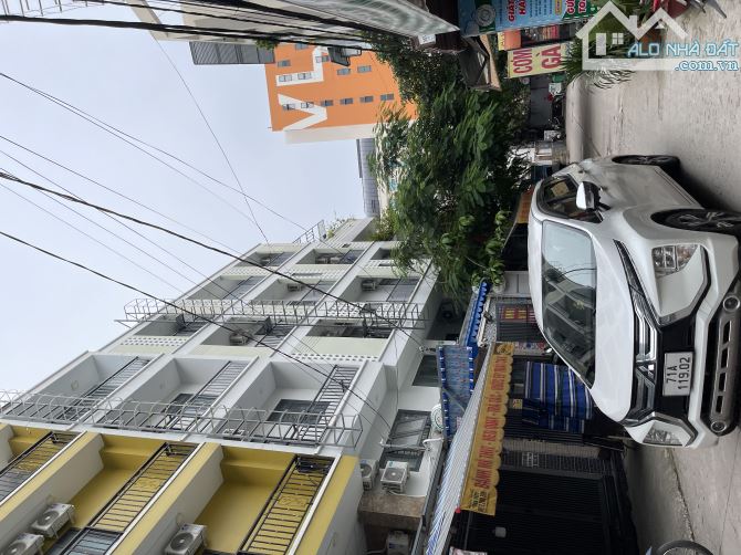 Bán CHDV ngay cổng trường ĐH Văn Lang, 6 tầng có hầm, 140m2 ngang lớn 8m, thu nhập ổn định