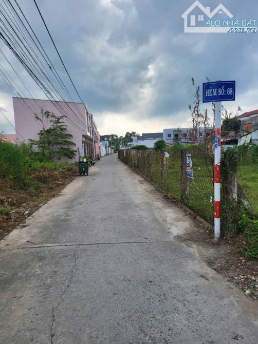 Nhà tiền trục thẳng khu dân cư đông đúc hẻm 68