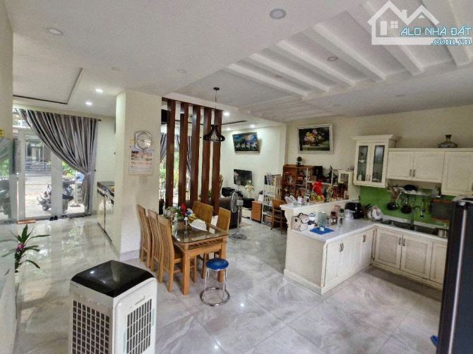 CHUYỂN VỀ HÀ NỘI,BÁN LẠI NHÀ PHỐ CỰC ĐẸP KHU COMPOUND-VEN SÔNG-GIÁ HỮU NGHỊ