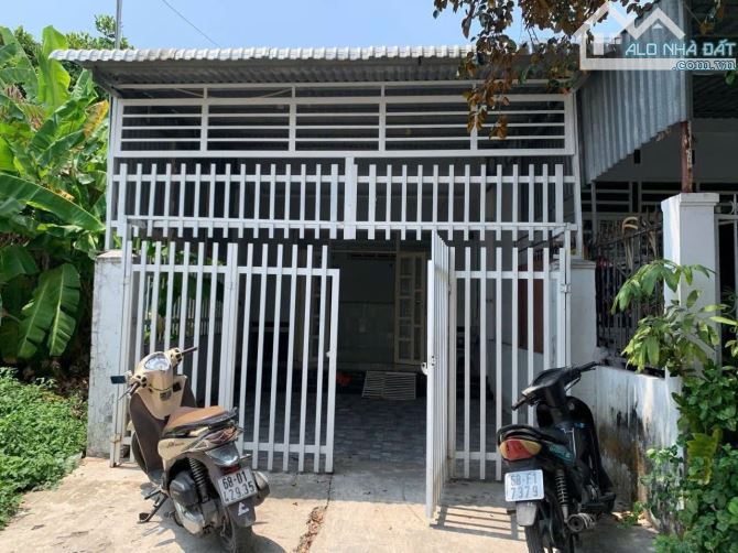 Bán gấp căn nhà cấp 4 ở 1/ Đ. Trần Thị Bốc, Hóc Môn 88m2 , sổ hồng riêng  giá 820tr