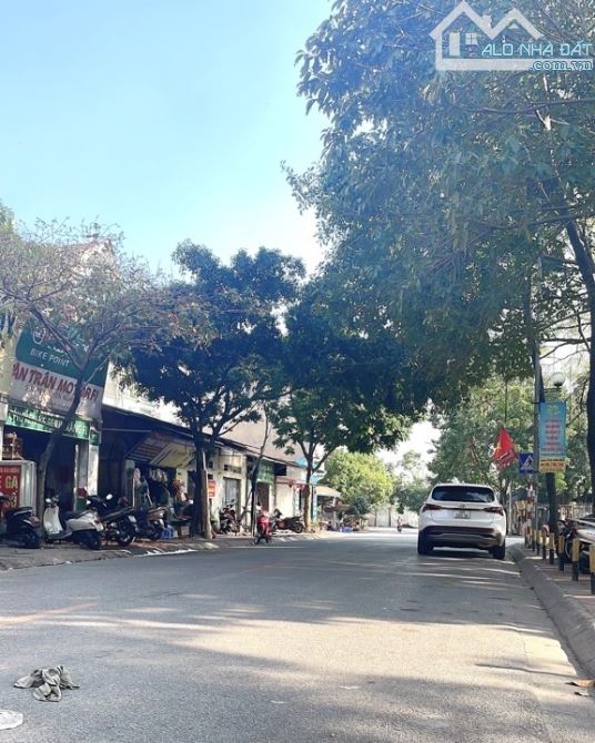Bán đất Việt Hưng, Long Biên: 40m2, mặt tiền 4.5m, 5.5 tỷ, ngõ thoáng, sát phố