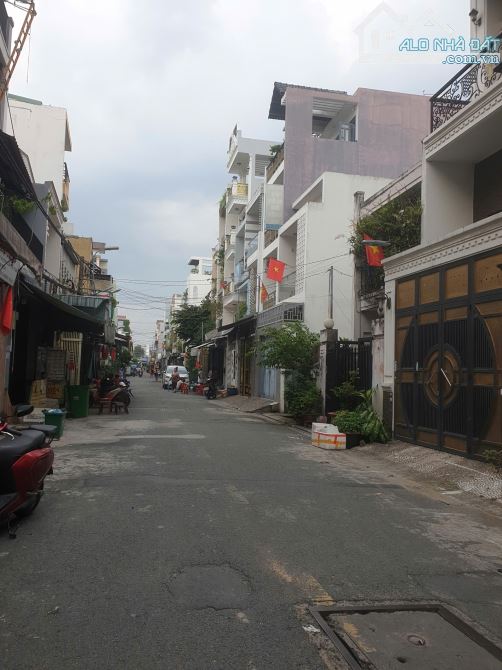 BÁN NHÀ BÌNH TÂN, gần Tân Phú, 4 tầng, DT 4.5x13m, hẻm nhựa 6m, nhỉnh 5 tỷ.