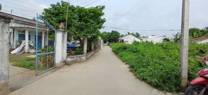 Đại hạ giá miếng đất đẹp full thổ, hẻm xe hơi