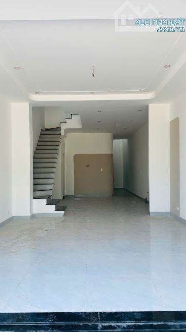 Bán nhà thô hoàn công trên đất tại xã Thành Hải Phan Rang, giá chỉ 1,75 tỷ cho căn 3 tầng