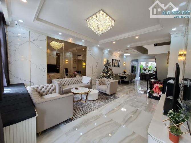 Bán nhà Đức Giang, Long Biên: 40m2, 5 tầng, hơn 5 tỷ, ô tô tránh, view thoáng sáng