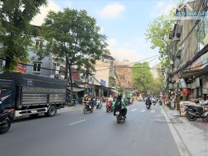 Bán 200m2 Mặt đường La Thành, Phù hợp xây Building