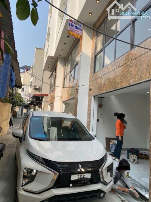 BÁN NHÀ THẠCH BÀN, Ô TÔ NGỦ TRONG NHÀ, GẦN CHỢ THẠCH BÀN, DIỆN TÍCH 30M- 5 TẦNG-6,8 TỶ