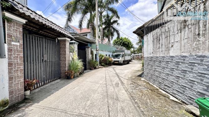 Nhà hẻm xe hơi đậu cửa Tân Xuân 1 Hóc Môn - 5,3x17m - 300m ra Lê Thị Hà - 4 tỷ