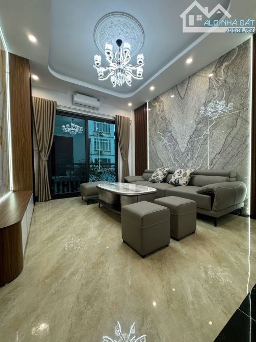 Bán nhà Xuân La, 35m2 nhỉnh 10 tỷ, ngõ thông, ô tô, full nội thất, sát hồ Tây