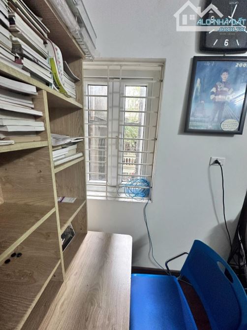 Hoàng quốc Việt 2 thoáng ô tô đỗ ngày đêm 90m 4 tầng Mt 6m giá 22 tỷ
