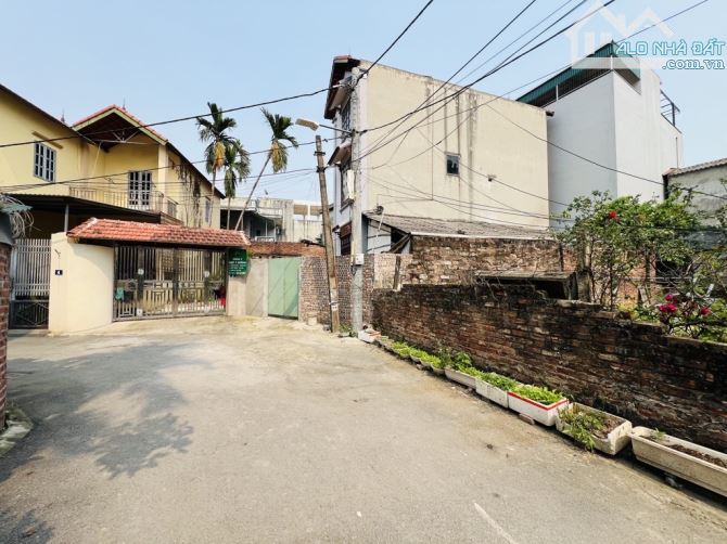 ĐẤT ĐA TỐN - Ô TÔ ĐỖ CỬA  - NGÕ NÔNG - TIỆN ÍCH - BA BƯỚC RA ĐƯỜNG Ô TÔ TRÁNH