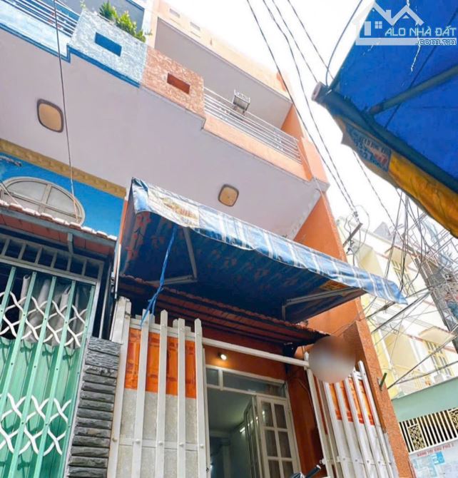 BÁN GẤP NHÀ QUẬN 4 LÔ GÓC MẶT TIỀN HẺM KINH DOANH GIÁ 3 TỈ 2 SỔ RIÊNG 3 TẤM ĐÚC