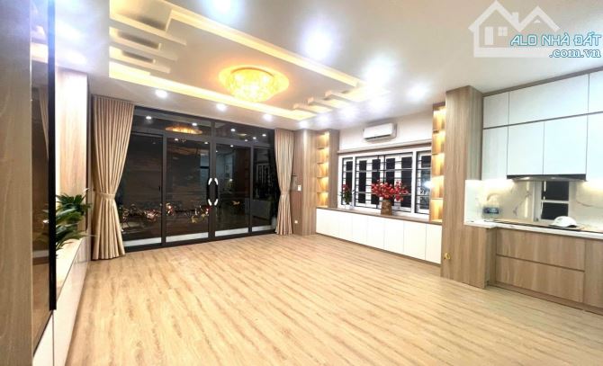 Bán nhà Cát Linh 49m2 nhà đẹp 7 tầng thang máy nở hậu 16 tỷ