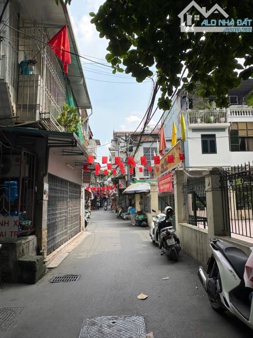 Bán gấp nhà Nguyễn Trãi lô góc 3 thoáng, 15m ô tô, ngõ nông thông - sổ riêng vuông