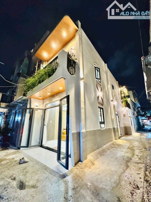 HẺM XE HƠI . 3 TẦNG . 35M2 (3.5×13) . 3PN. SÁT PHÚ NHUẬN . GẦN CHỢ BÀ CHIỂU .