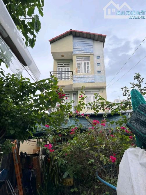 Bán căn nhà trên Đất 150m² 3 tầng cũ 5x30m Tô ký Hóc môn giá 7.8 tỷ