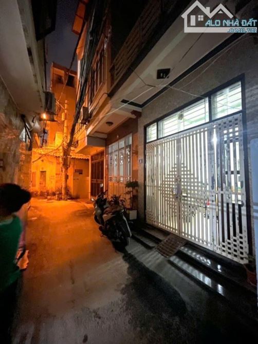 Nhà 40m, 6 tầng, dân tự xây ở Ngô Thì Nhậm, Hà Đông, ngõ rộng, gần trường học, chợ Bông Đỏ