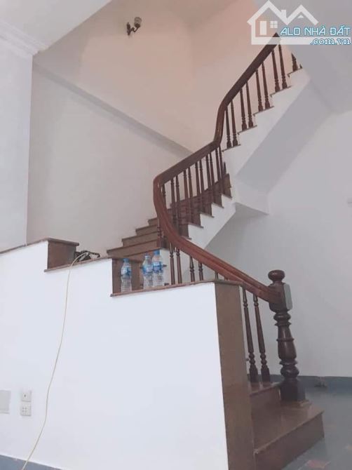 PL HOÀNG QUỐC VIỆT – ÔTÔ TRÁNH – SÁT MP - 70M – 5 TẦNG – 31.2 TỶ (BTL305082)