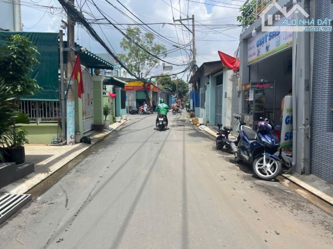 Bán Nhà Quận 2 Mặt Tiền Đường Xe Tải – cách Nguyễn Thị Định 50M