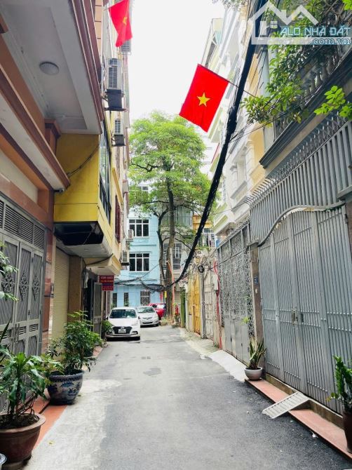 Bán nhà phố Nguyễn Trãi, 5 tầng, 32m2, 4m mặt tiền, ô tô đỗ cửa giá 7.5tỷ