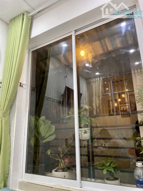 GẦN MT 3/2 - NHÀ ĐẸP 3 tầng ngay trung tâm Q10 giá cực hiếm - 1.96
