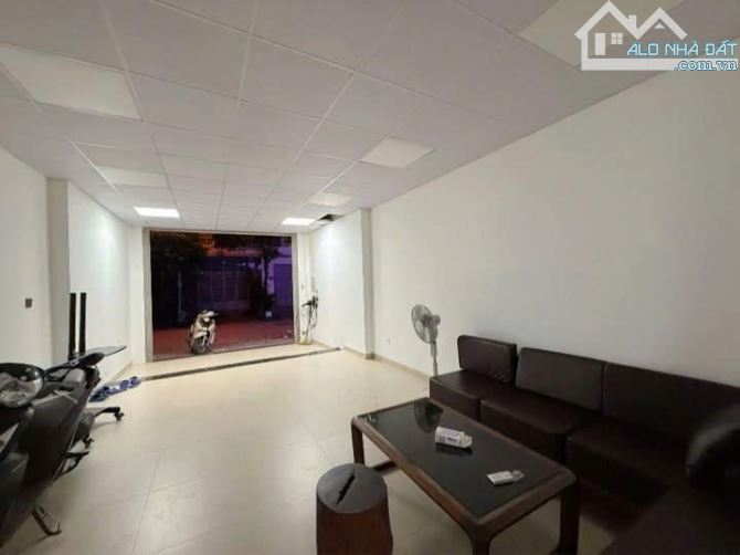 Nhà riêng biệt 5 tầng, ô tô vào nhà, Trung Văn – Thanh Xuân, 70m², giá 30tr/tháng