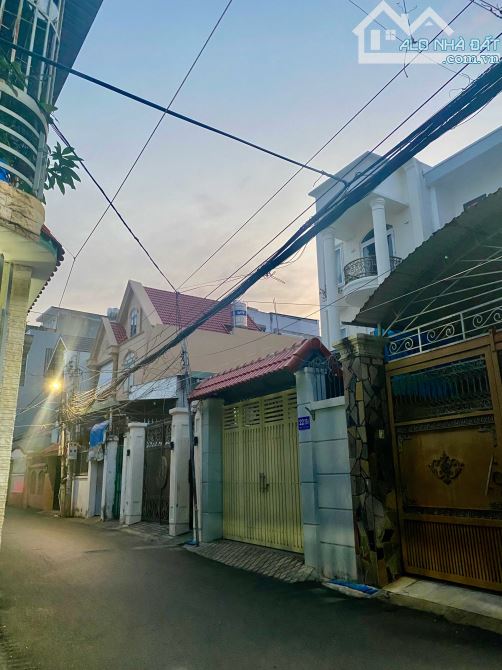 BÁN NHÀ 1 TRỆT 3 LẦU MỚI ĐẸP HẺM Ô TÔ TRÁNH NHAU NAM KỲ KHỞI NGHĨA