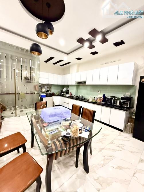 Mặt tiền 4 tầng- Phan Đăng Lưu - Hoà Cường- Giá chỉ 18,5 tỷ