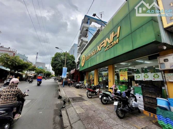 Bán gấp nhà 2 tầng 53m2, ngang 5.9m gần đường Lạc Long Quân, Quận 11, HXH 5m, 6.X tỷ