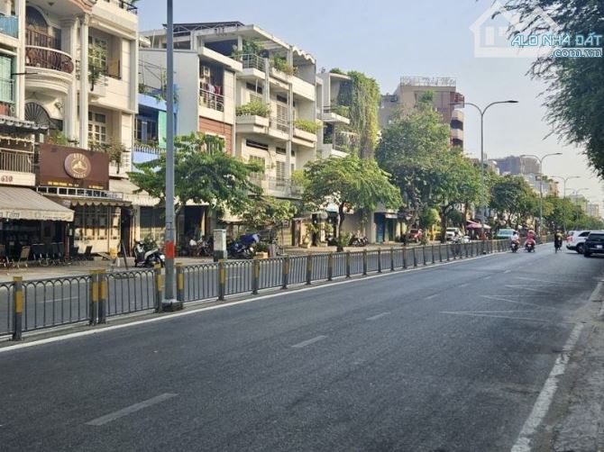 Bán nhà Quận 11, gần Minh Phụng, hẻm 5m, 5.9x12m, 2 tầng, 3PN, Nhỉnh 6 tỷ