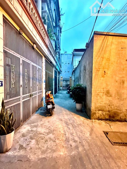 Cho thuê nhà nguyên căn ngõ Yên Duyên, Hoàng Mai. DT 38m x 4 tầng, giá 10.5tr