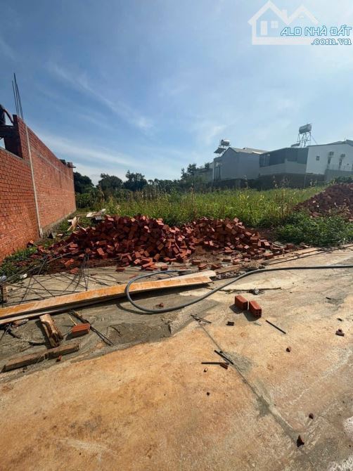 2 lô hẻm 07 vành đai . 100m2 đất nông nghiệp viết tay