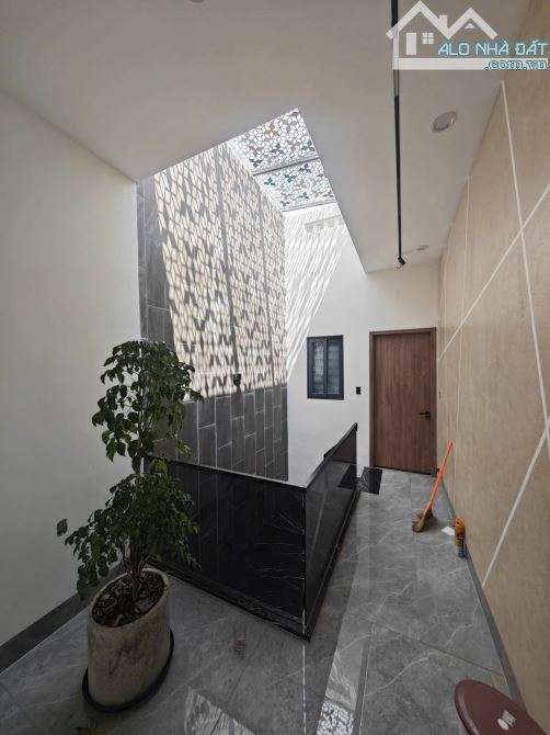 BÁN Nhà Đẹp Góc 2 mặt tiền Nguyễn Bá Học ,Gần Vincom Biên Hoà - 10