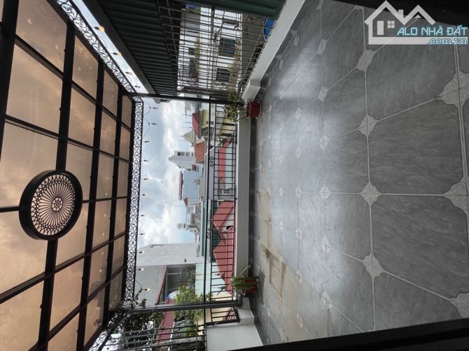 Nhà đẹp phố Hoa Lâm, 5 tầng, dân xây chắc chắn, ngõ nông, nội thất, giá r.ẻ bất ngờ - 10