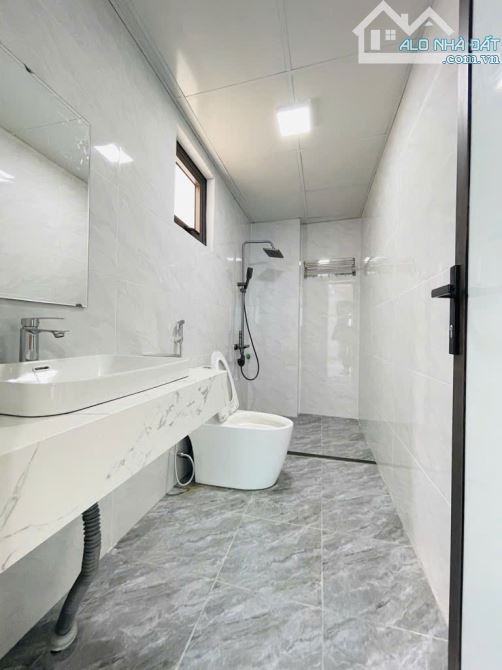 NHÀ MỚI 7 TẦNG THANG MÁY - MẶT TIỀN RỘNG - NHỈNH 12 TỶ – LÔ GÓC 2 MẶT THOÁNG – KIM GIANG - 11