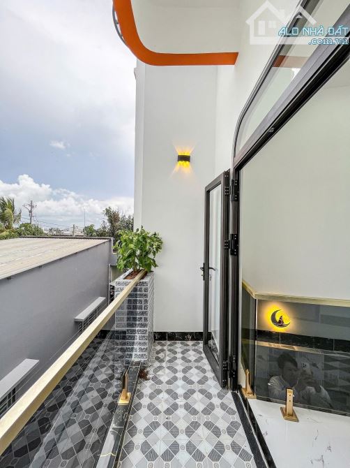 BÁN NHÀ TRỆT LẦU MỚI 100% ĐANG HOÀN THIỆN CÁCH CHỢ AN BÌNH 100M- ĐƯỜNG HOÀNG QUỐC VIỆT - T - 11