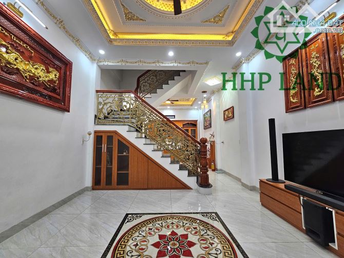 Cần bán gấp nhà vị trí 2 đường Nguyễn Ái Quốc, gần trại giam B5 - 11