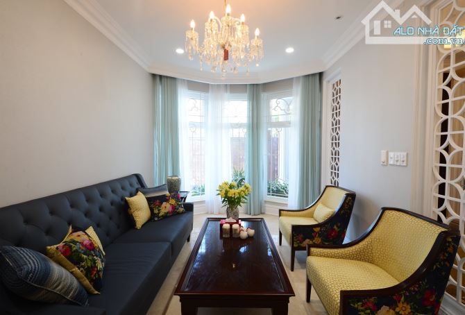 Biệt thự đẹp mặt tiền khu Lê Minh Xuân P.7 Q. Tân Bình, DT: 8 x 27m, hầm 3 lầu giá 42.5 tỷ - 1