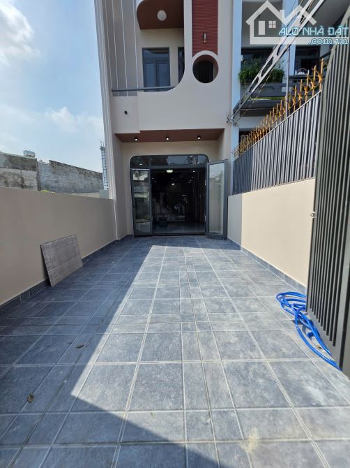 3Tỷ850__101m2__Nhà Mới Hoàn Công, giáp ranh Dĩ An__có Sân Xe Hơi, gần Bùi Hữu Nghĩa 300m - 1