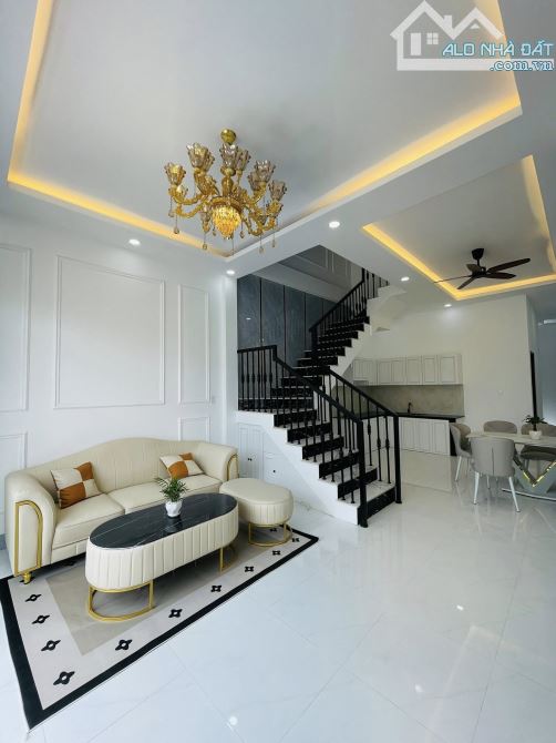 Nhà mới xây dựng tân cổ điển P2, Mỹ Tho, Tiền Giang - 1