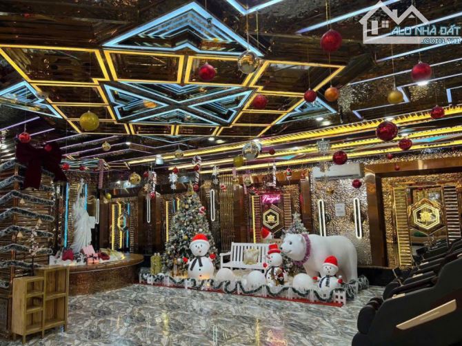Bán  toà nhà Karaoke 9 Tầng ~3000m2 sàn mặt tiền  Dương Quảng Hàm sẵn HDT 350tr/th - 1