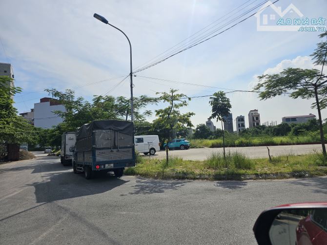 Bán đất giãn dân chu mẫu nhìn vườn hoa DT 90m, MT5m, Hướng TB, Giá 5,1 tỷ - 1