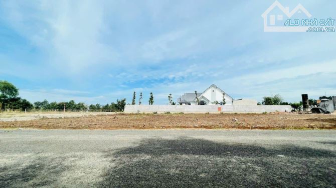 Bán đất mặt tiền đường nhựa thị trấn Đất Đỏ  DT: 5x39 (194m2-60m2 thổ cư) - 1